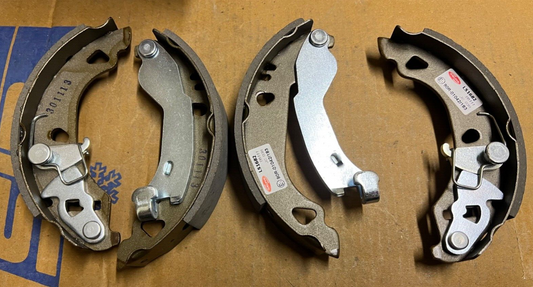 Delphi LS1682 Rear Brake Shoe Set fits Fiat Lancia