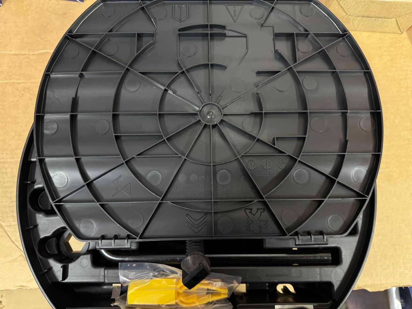 Genuine New Peugeot 9842716580 Tool Kit