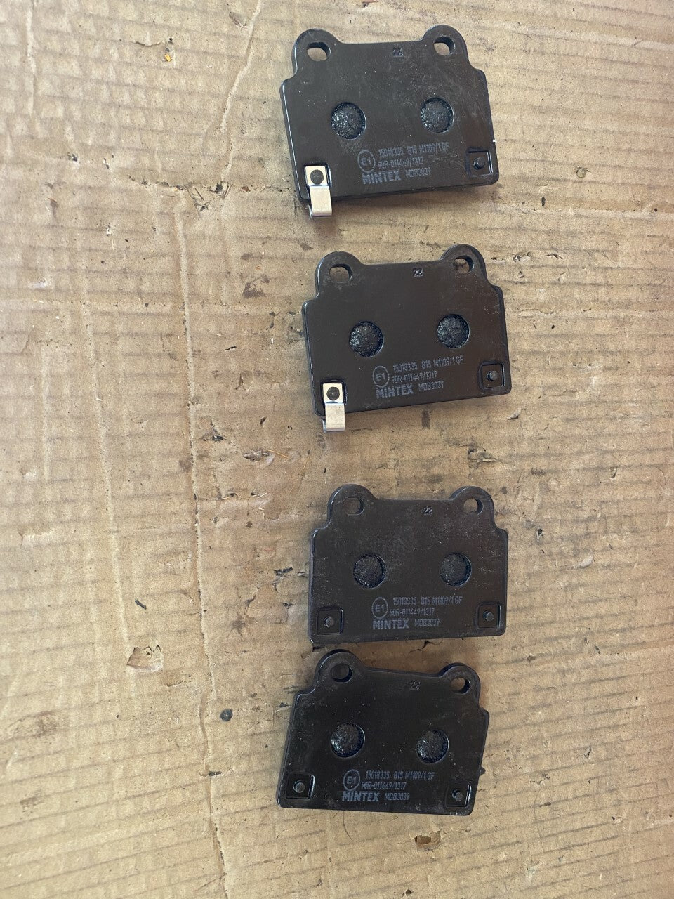 Mintex MDB3039 Rear Brake Pad Set fits Misubishi