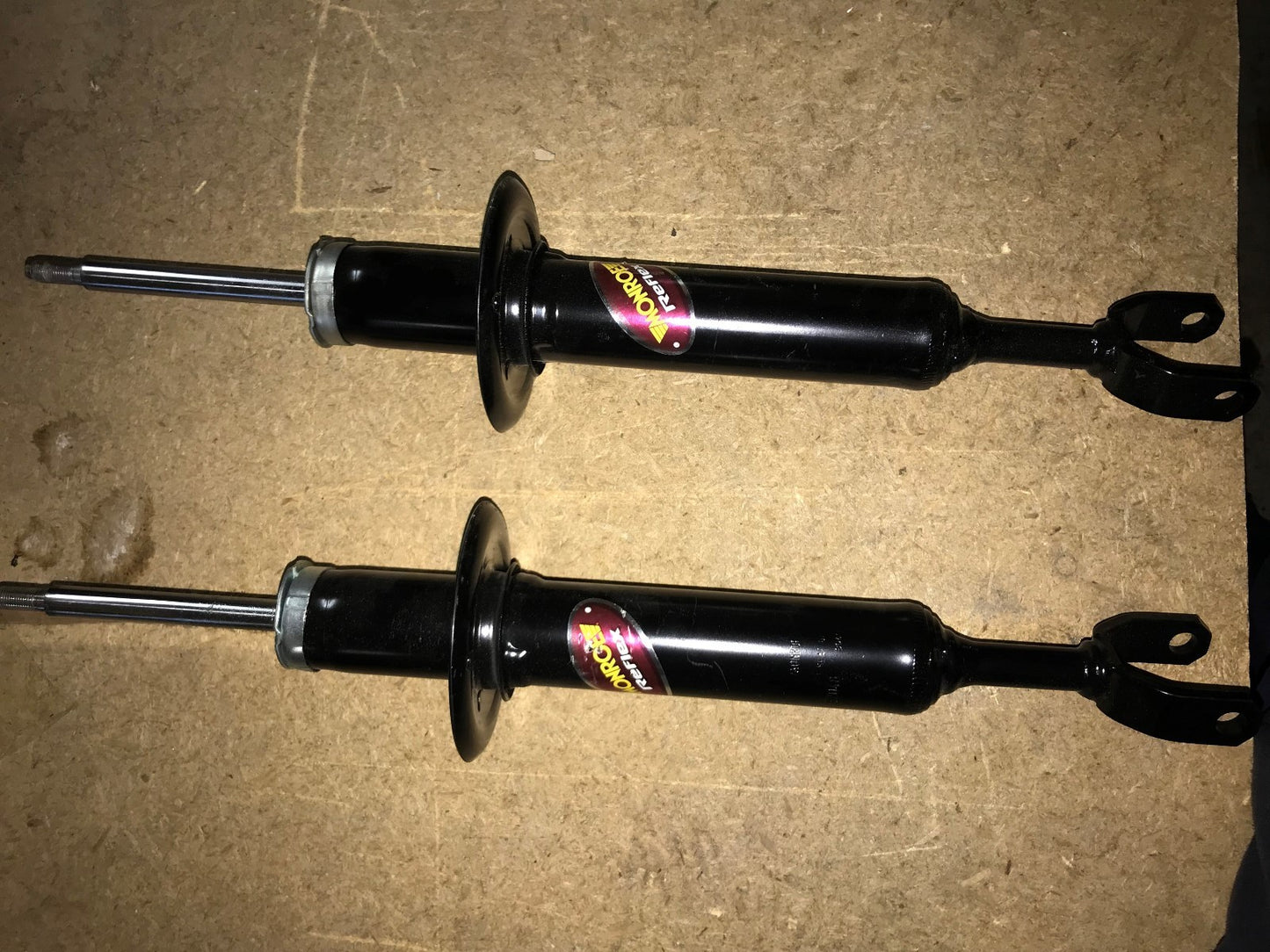 Front (Pair) Shock Absorbers Audi A6 97-05 Skoda Superb 01-08 VW Passat E2048