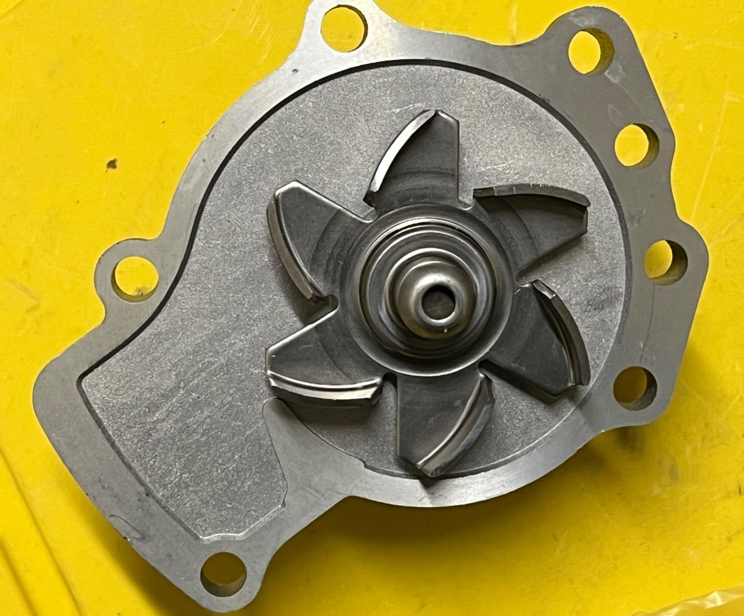 D11043 N123008 Water Pump fits Nissan Almera Largo Primera Sunny