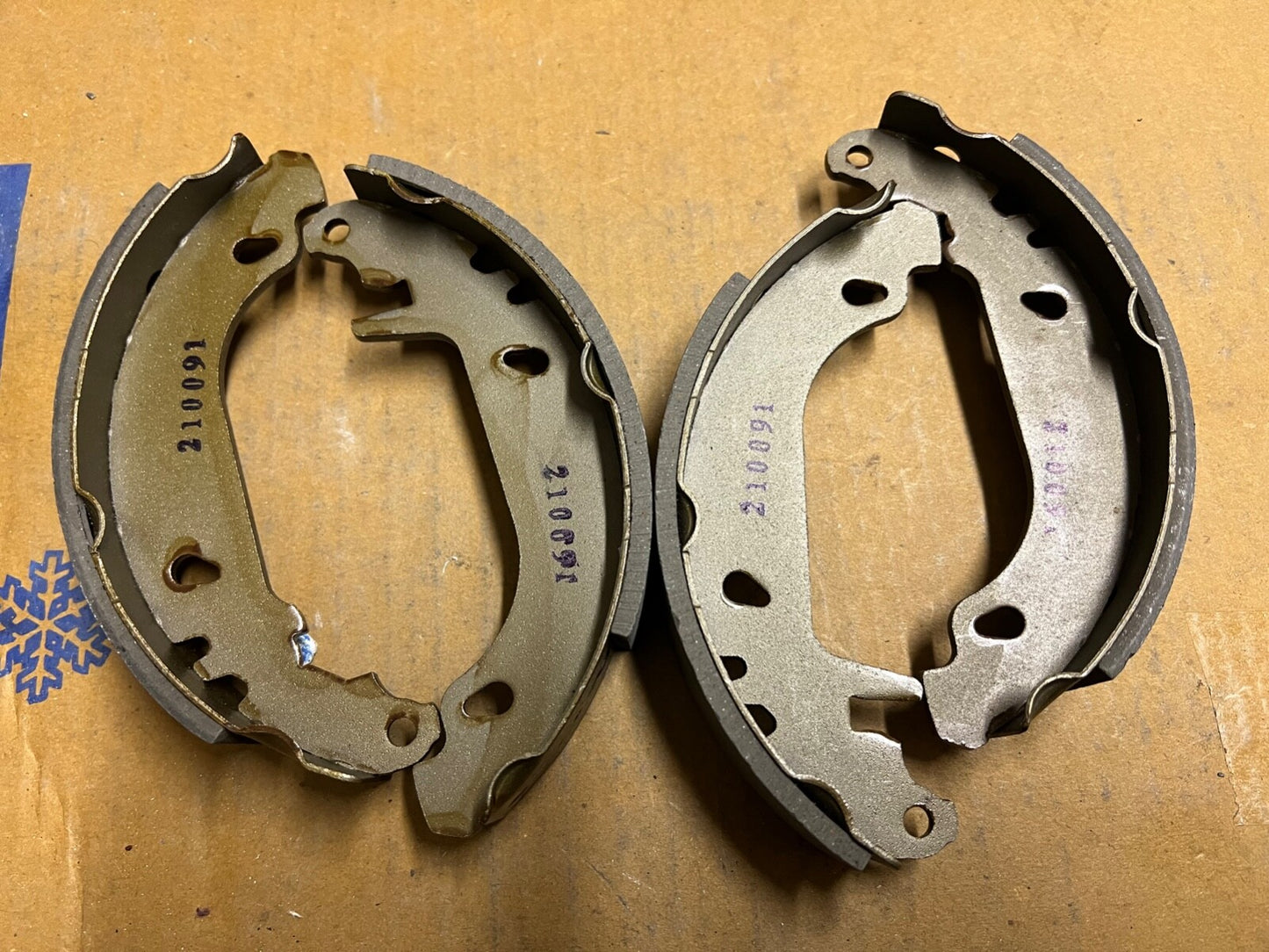 Delphi LS1681 Brake Shoe Set fits Citroen Xsara ZX Peugeot 306, 306 Van