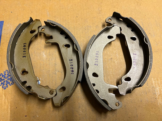 Delphi LS1681 Brake Shoe Set fits Citroen Xsara ZX Peugeot 306, 306 Van