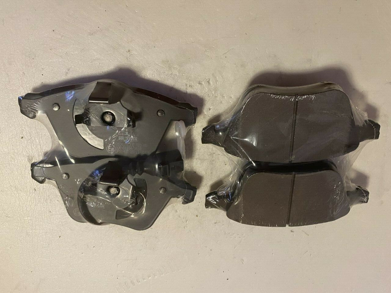 Solid Auto Q104057 Front Brake Pad Set
