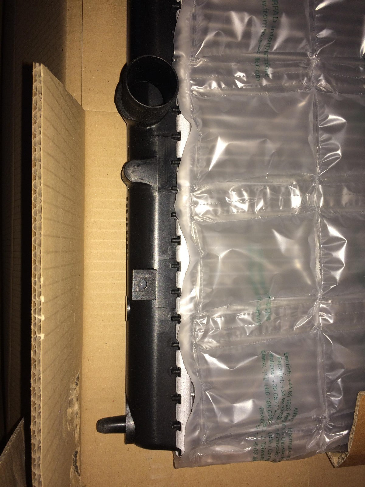 Radiator Citroen C5 01-04 C8 02-09 Peugeot 607 00-16 807 02-09 Valeo 735068