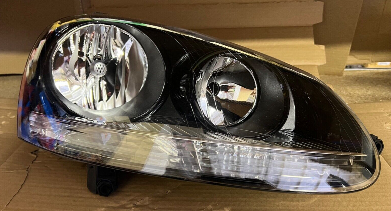 Hella 1LG247.007-641 Off Side Right Hand Headlight Lamp VW Golf V