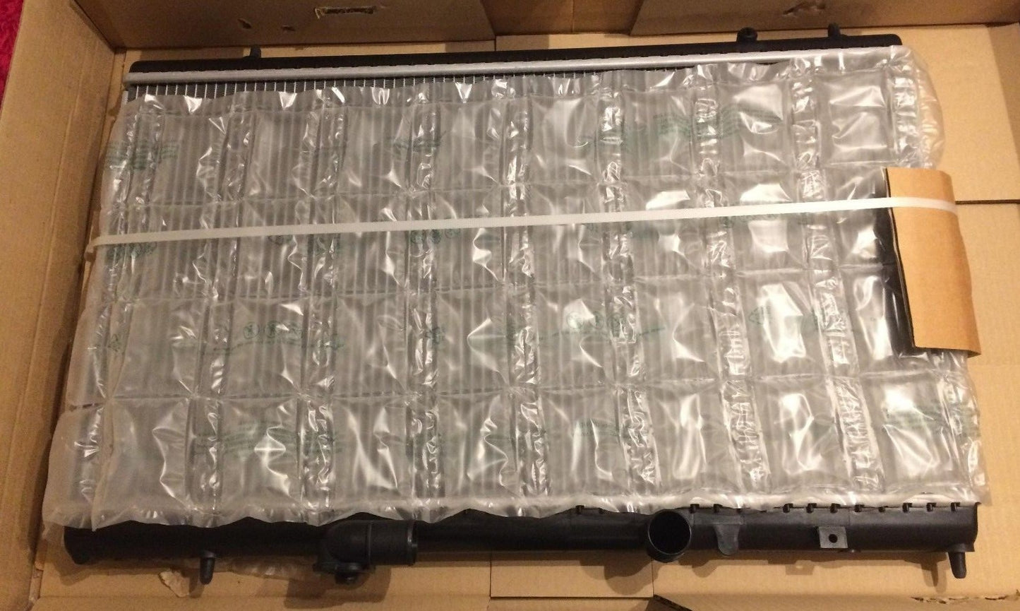 Radiator Citroen C5 01-04 C8 02-09 Peugeot 607 00-16 807 02-09 Valeo 735068
