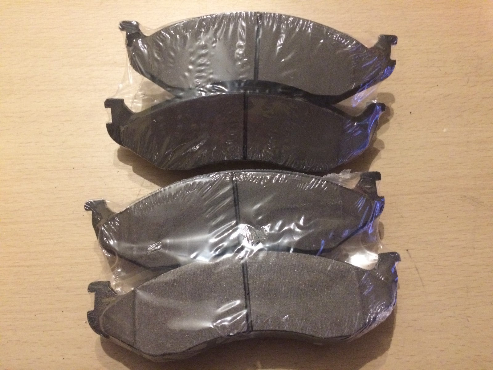 Front Brake Pads Kia Sedona 1999 2.5 2.9 Solid Auto K104011