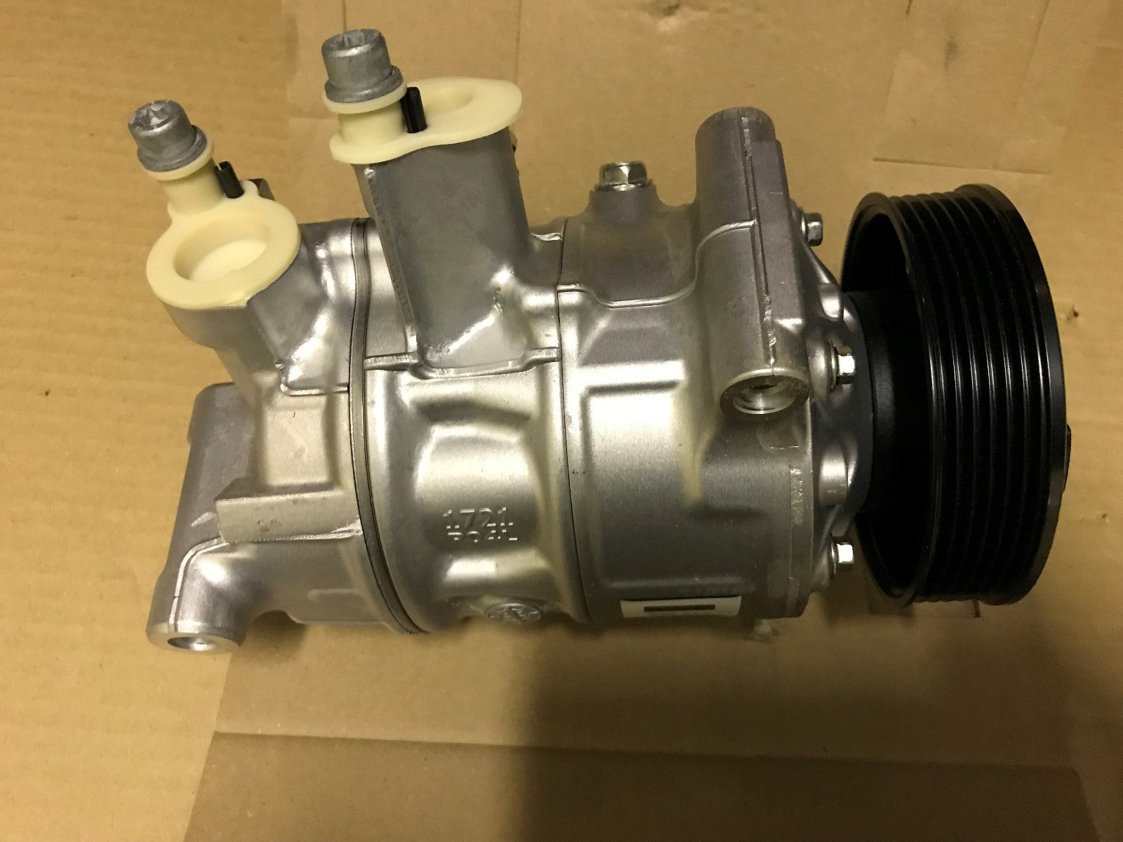 Air Con Compressor Pump fits Audi A3 TT fits VW Golf Tiguan Hella 8FK351135421