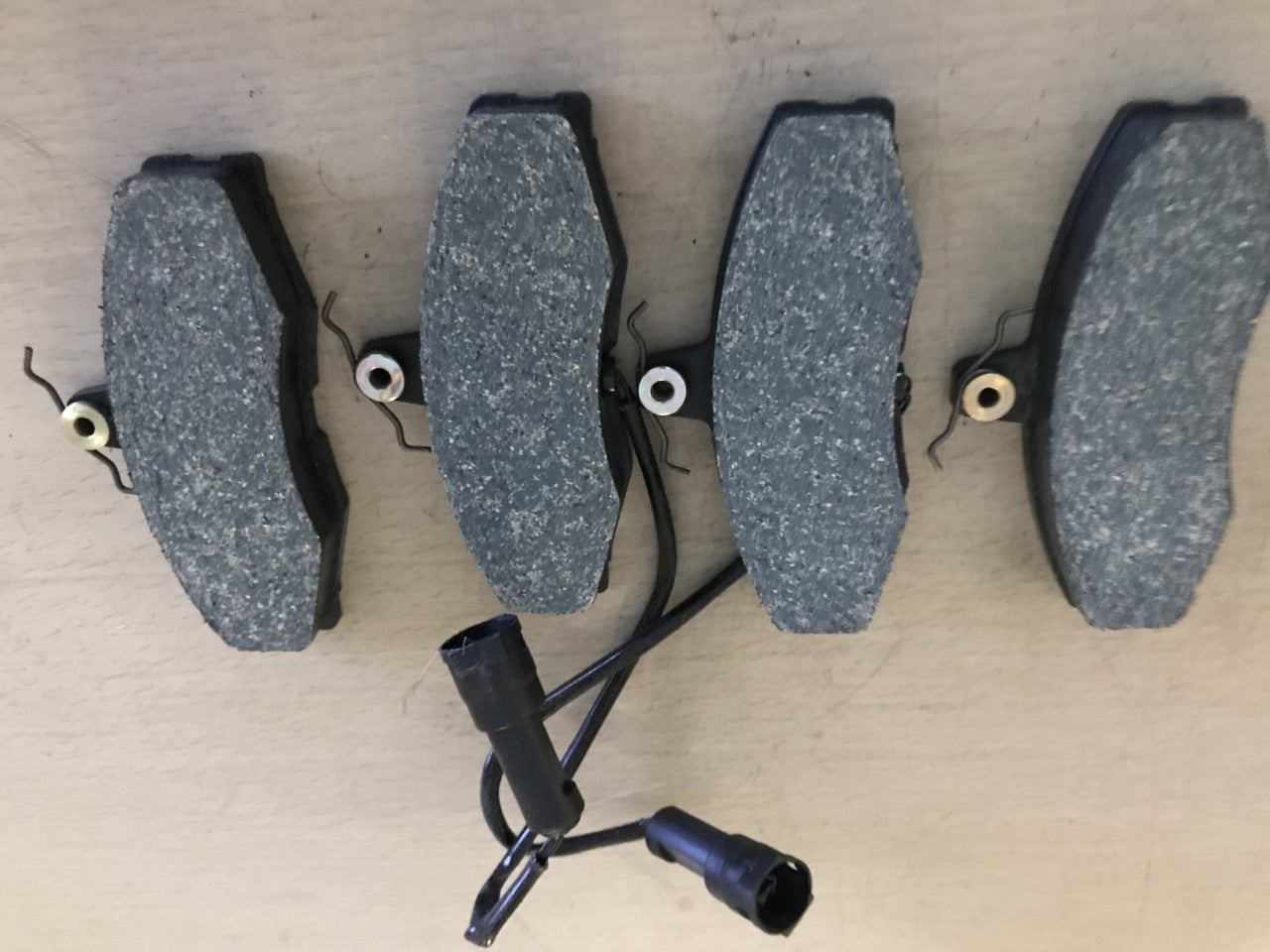 Front Brake Pads made with Kevlar Ford Sierra 1982-86 Girling Caliper EBC DP455
