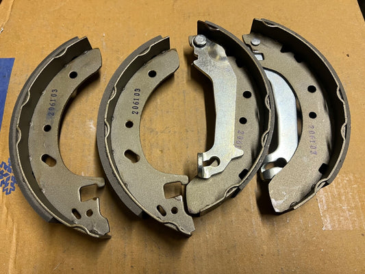 Delphi LS1683 Rear Brake Shoe Set fits Ford Escort Mondeo