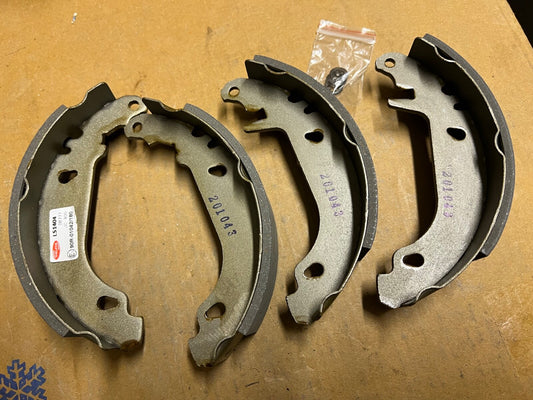 Delphi LS1404 Brake Shoe Set fits Renault 5 11 19 Clio Express Extra Rapid Twing
