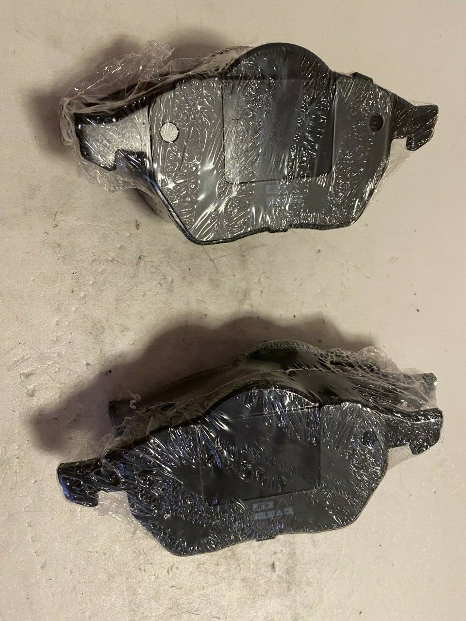 Solid Auto Q104051 Front Brake Pad Set
