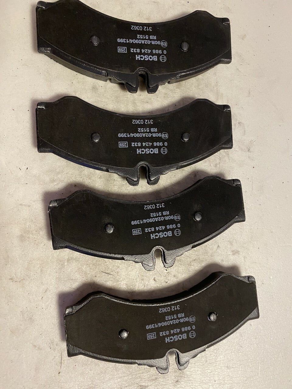 Bosch 0986424832 Brake Pad Set fits Mercedes VW Volvo Volkswagon