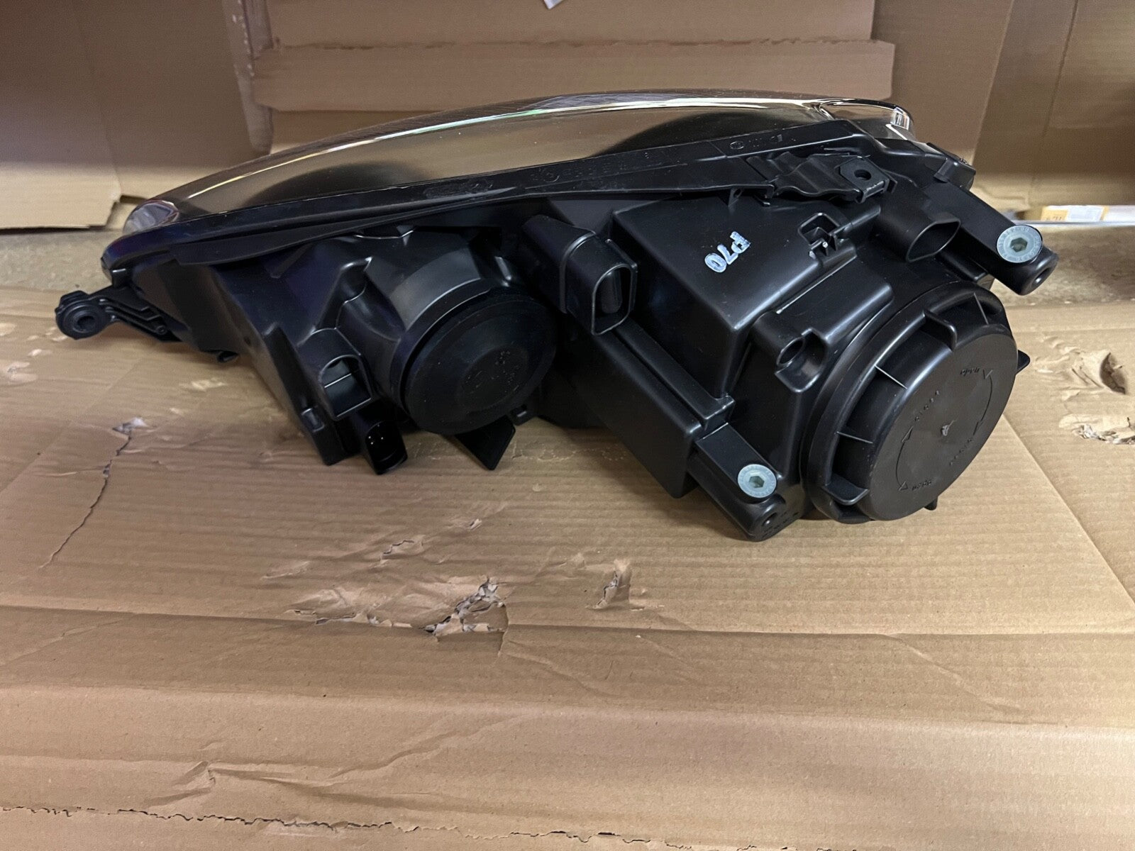 Hella 1LG247.007-641 Off Side Right Hand Headlight Lamp VW Golf V