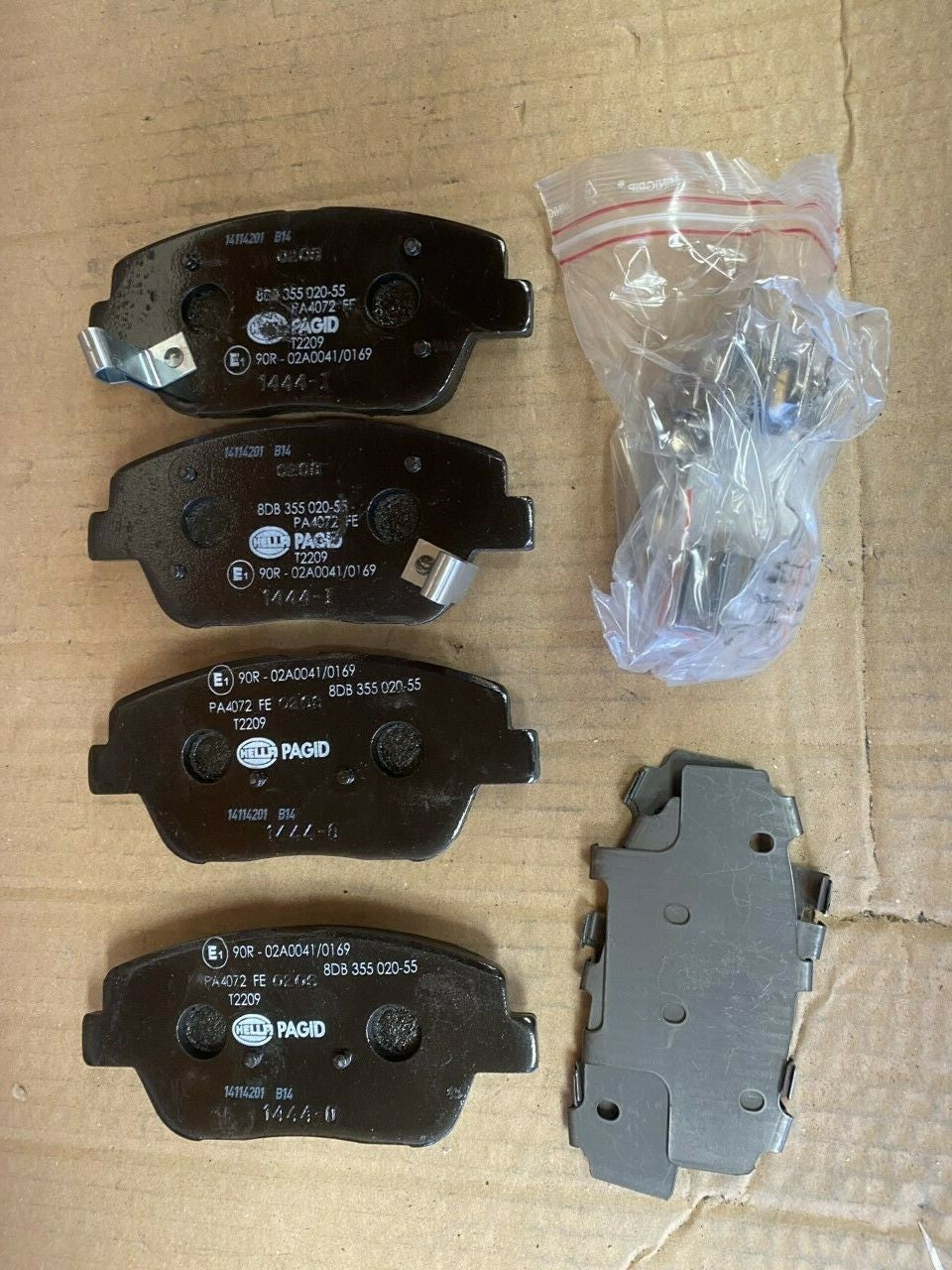 Hella-PAGID T2209 8DB355020-551 front Brake Pad Set fits Kia