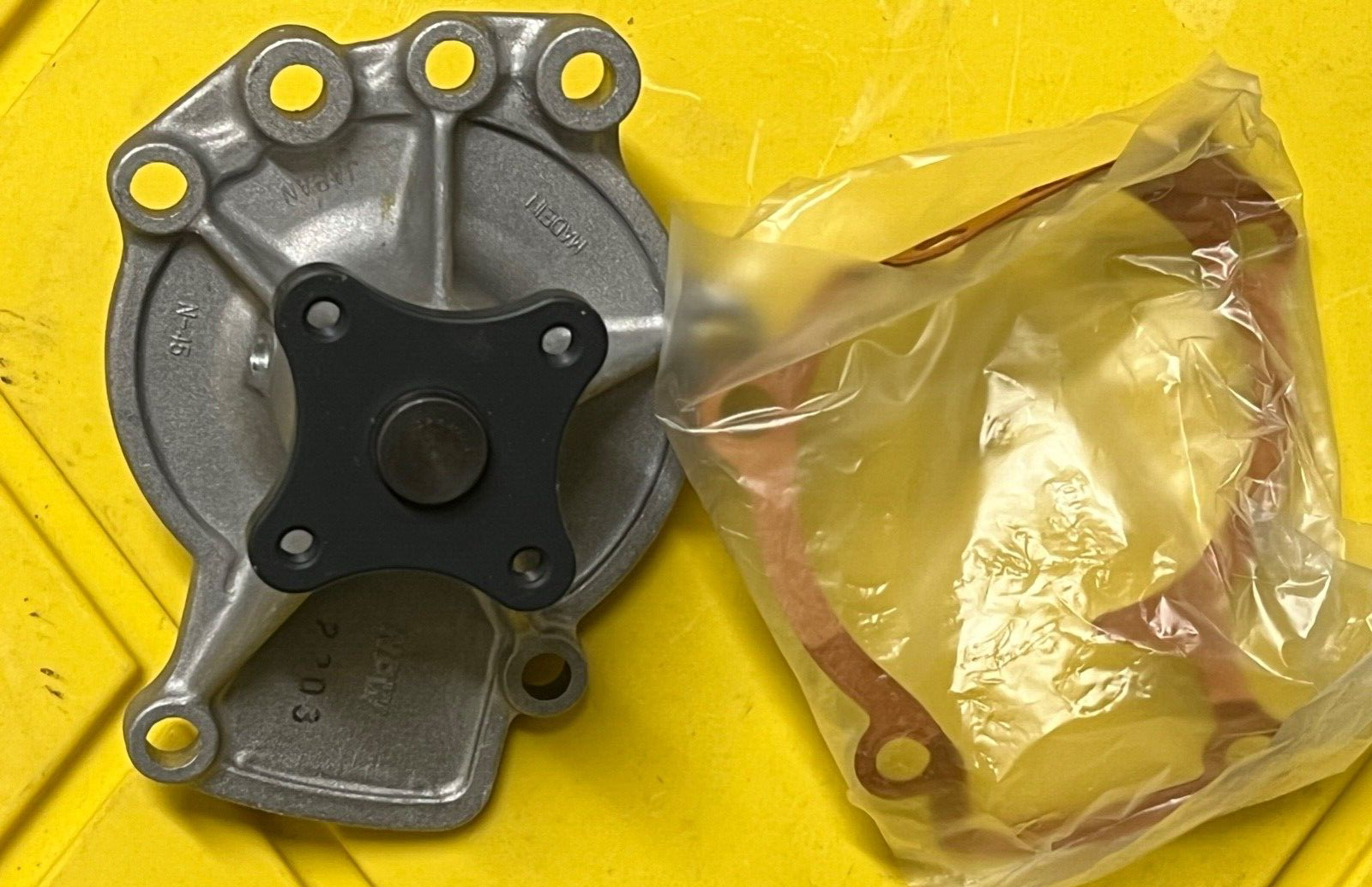 D11043 N123008 Water Pump fits Nissan Almera Largo Primera Sunny