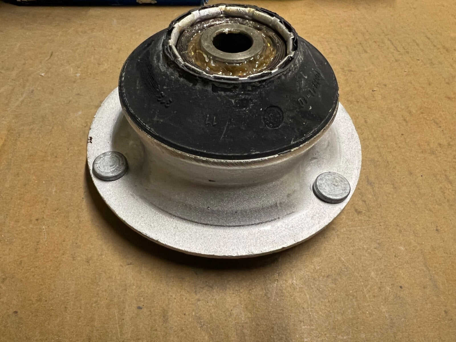 First Line FSM5016 Front Top Strut Mount fits BMW 3 Series Z3 Z4