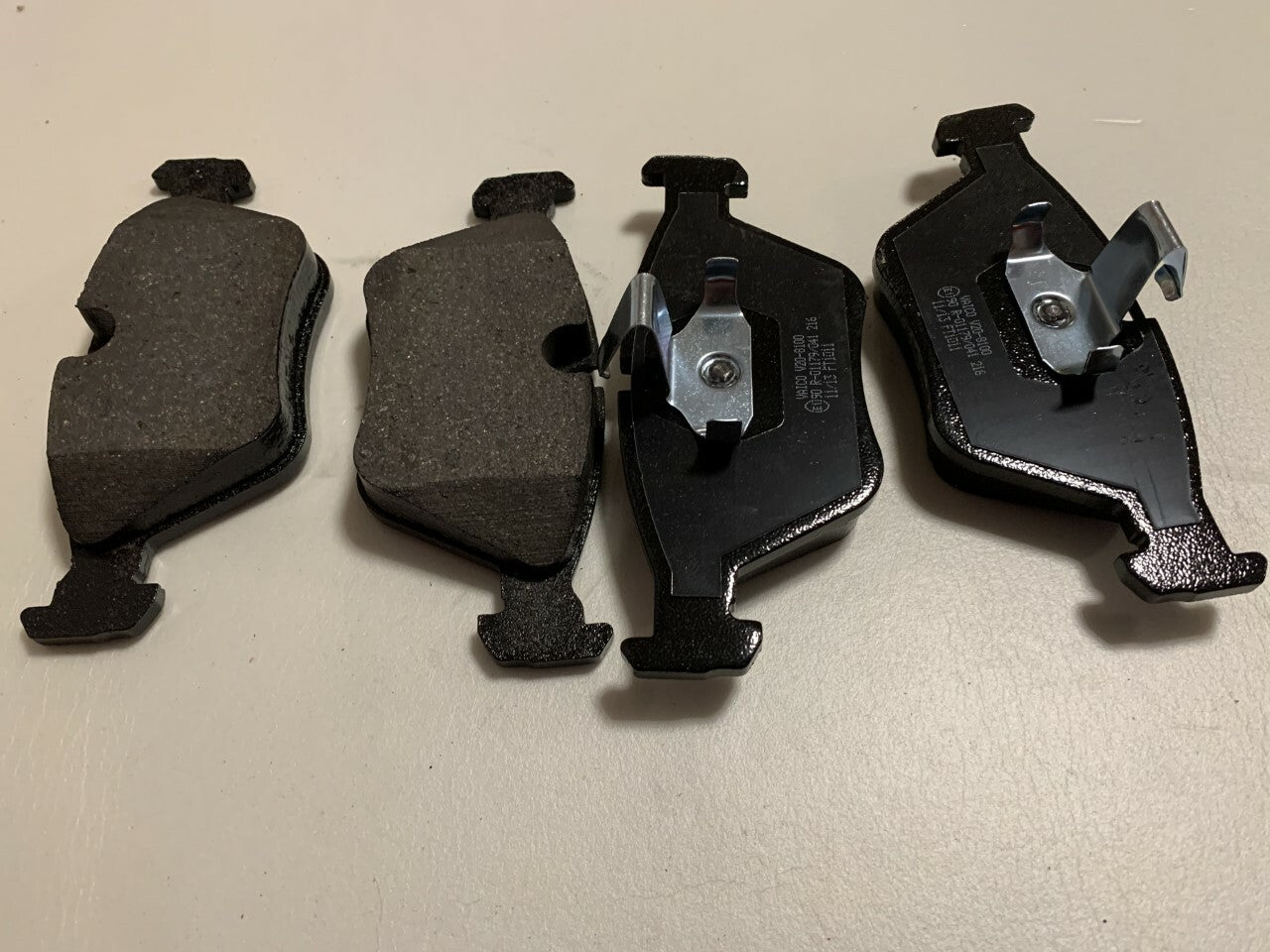 Vaico V20-8100 Brake Pad Set