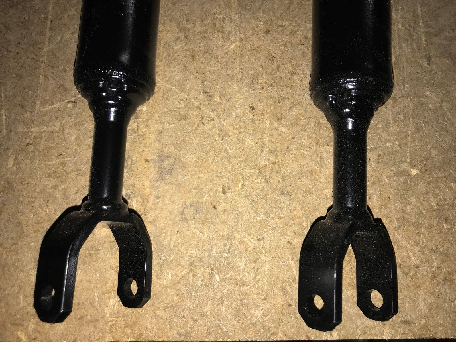 Front (Pair) Shock Absorbers Audi A6 97-05 Skoda Superb 01-08 VW Passat E2048